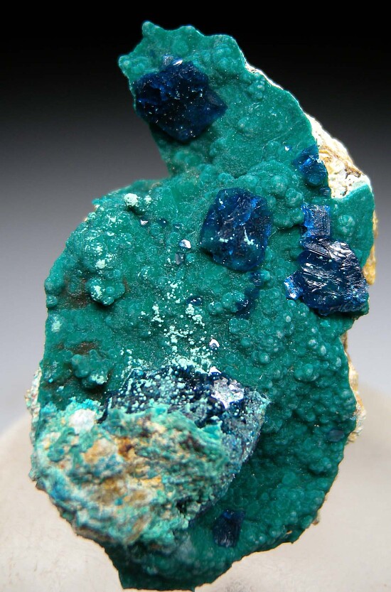 Veszelyite on Zincolibethenite