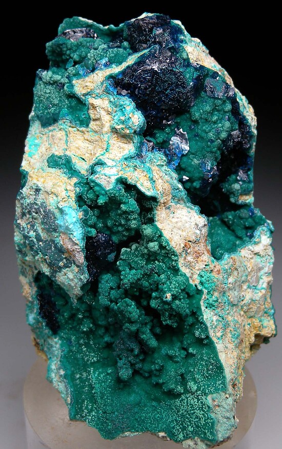 Veszelyite on Zincolibethenite