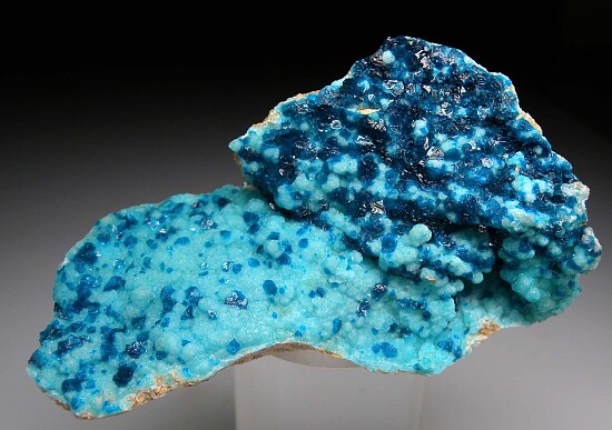 Veszelyite on Hemimorphite