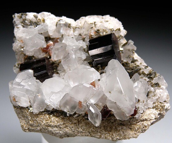 Vesuvianite with Calcite