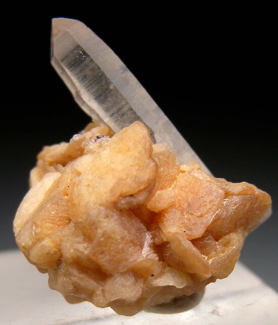 Quartz on Svanbergite