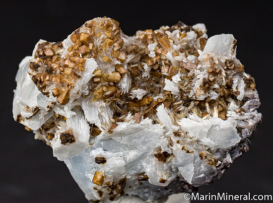 Olmiite on Celestite