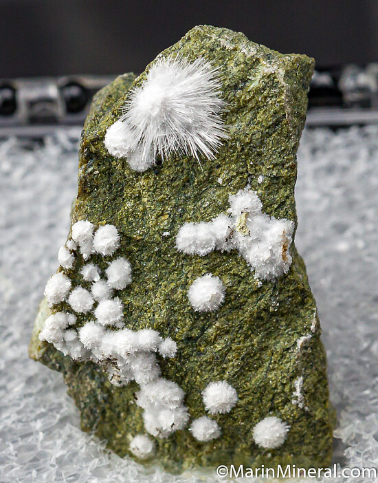 Hydromagnesite, Artinite
