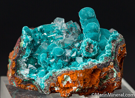 Calcite on Rosasite
