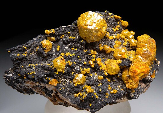 Mimetite var. Campylite