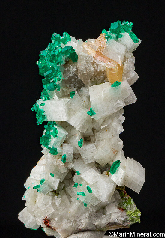 Dioptase on Calcite with Wulfenite