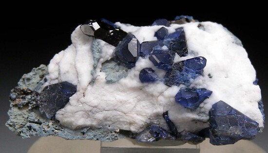 Benitoite, Neptunite