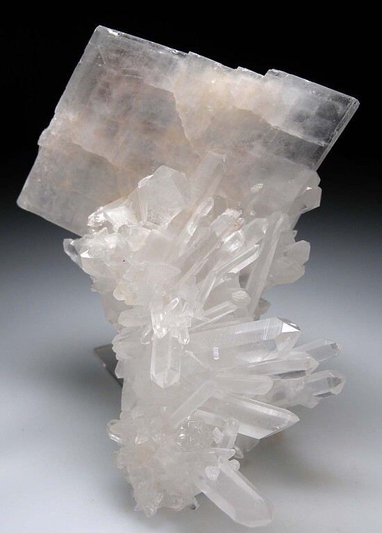 Barite on Quartz