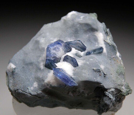 Benitoite, Joaquinite