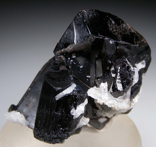 Cassiterite, Schorl on Manganotantalite