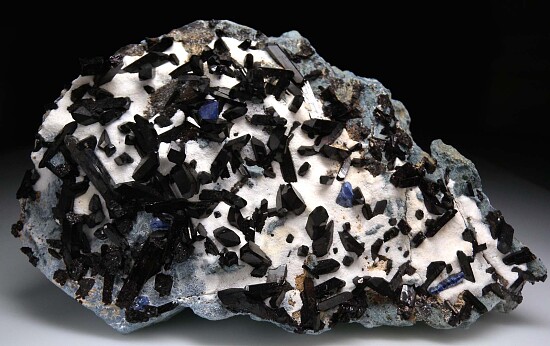 Benitoite, Neptunite