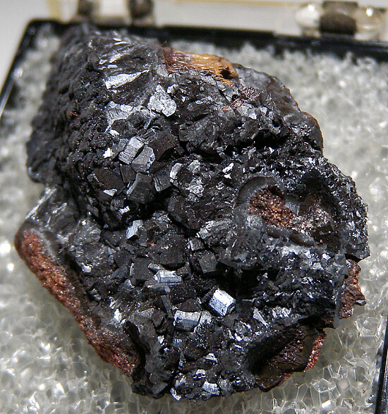 Hollandite on Manganite