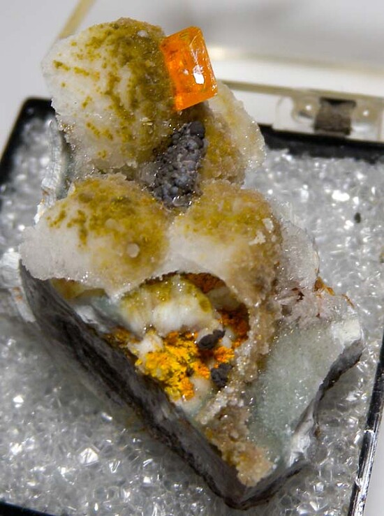 Hedyphane, Wulfenite, Hemimorphite
