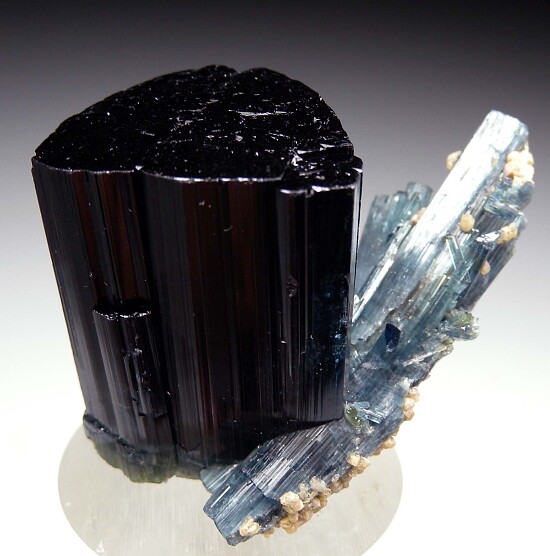 Tourmaline var. Indicolite