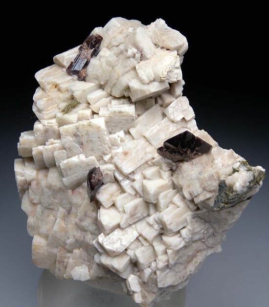 Axinite, Epidote on Albite