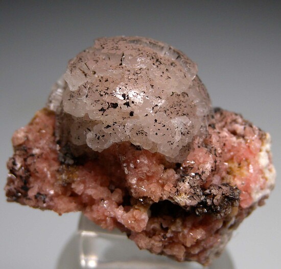 Leifite on Serandite