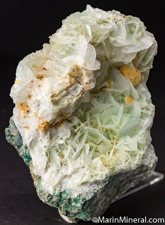 Ankerite on Mariposite