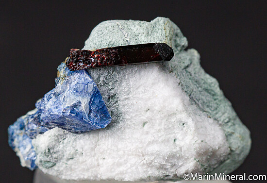 Benitoite, Neptunite