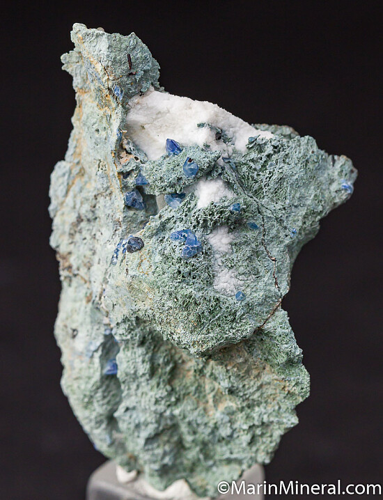 Benitoite, Neptunite
