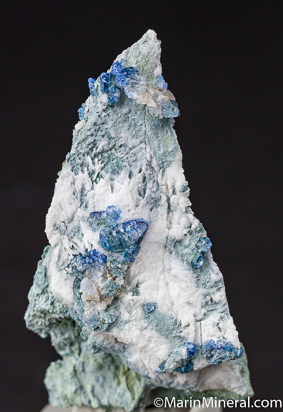 Benitoite, Neptunite