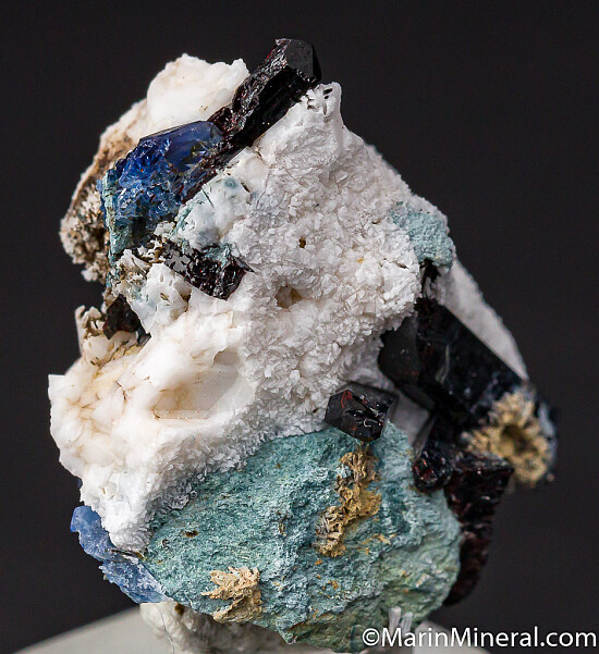 Benitoite, Neptunite