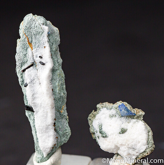 Benitoite, Neptunite