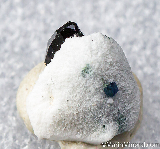 Benitoite, Neptunite