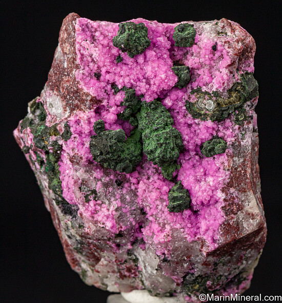 Kolwezite after Cuprite on Cobaltian Calcite