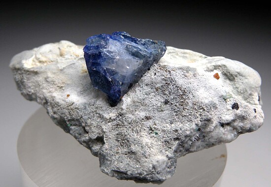 Benitoite, Joaquinite