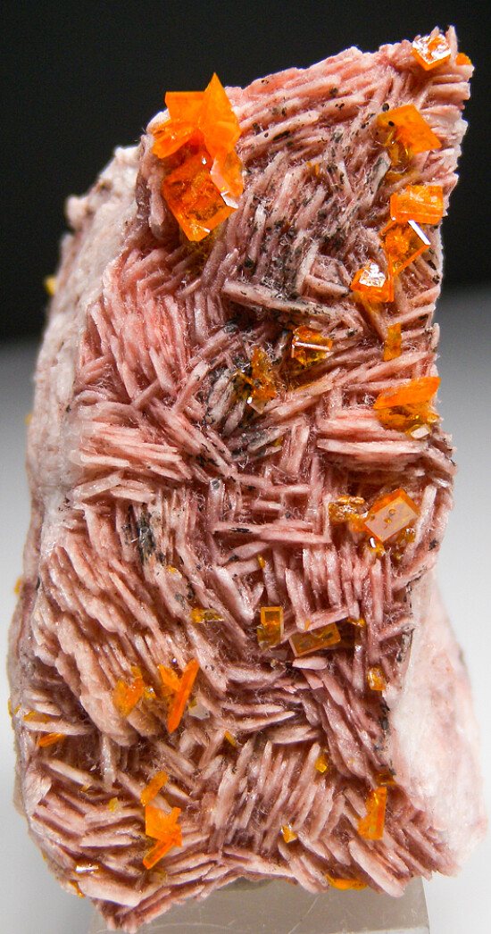Wulfenite on Barite
