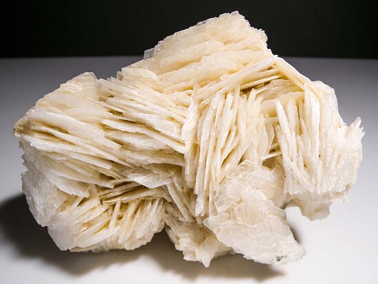 Albite var.  Clevelandite