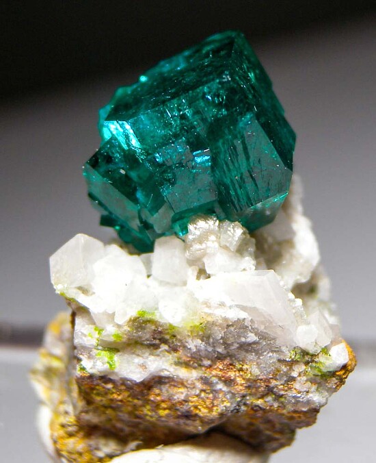 Dioptase on Calcite