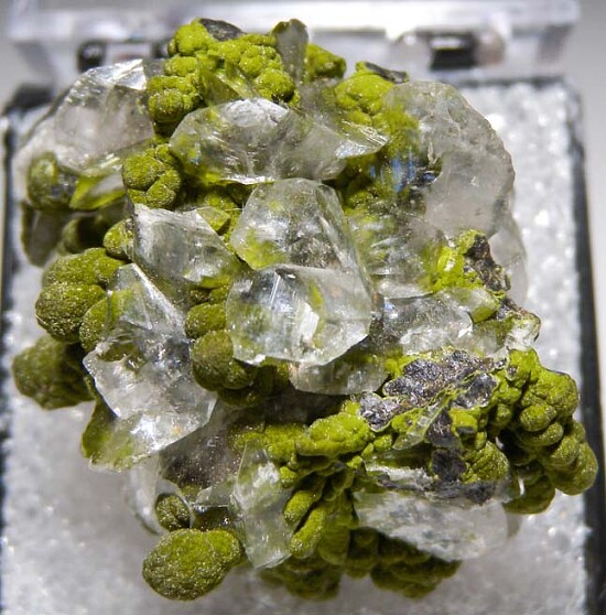 Mottramite with Calcite