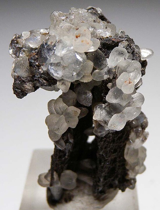 Smithsonite on Coronadite