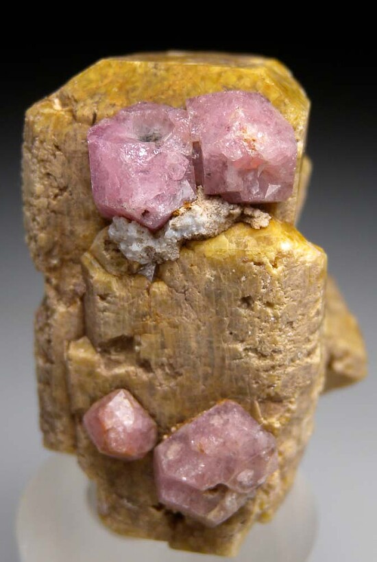Grossular on Vesuvianite