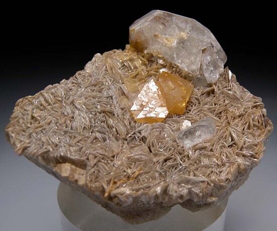 Scheelite with Aquamarine