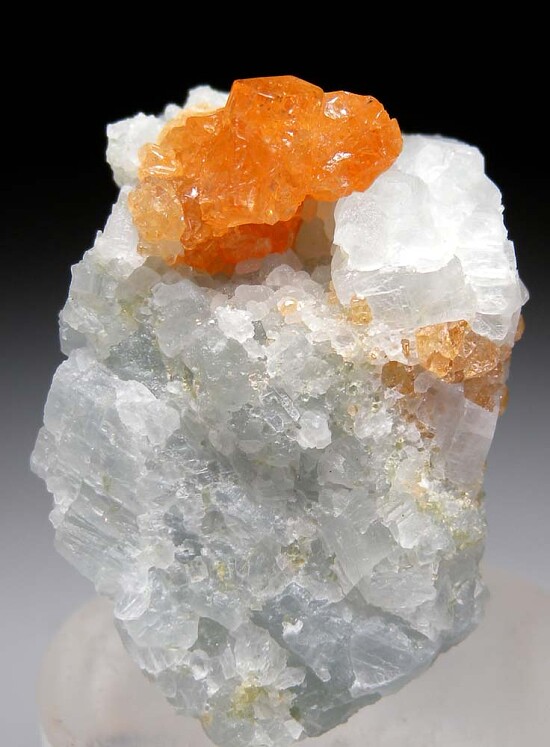 Grossular on Calcite