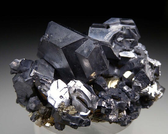 Galena (spinel twinned)