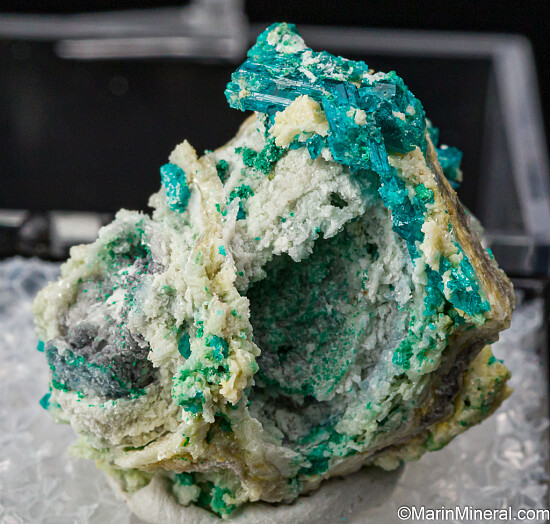 Caledonite, Cerussite